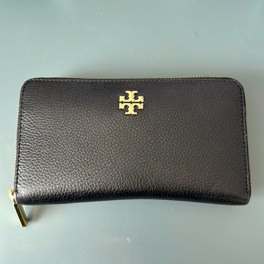 Tory Burch Mercer Zip continental wallet. Pre loved